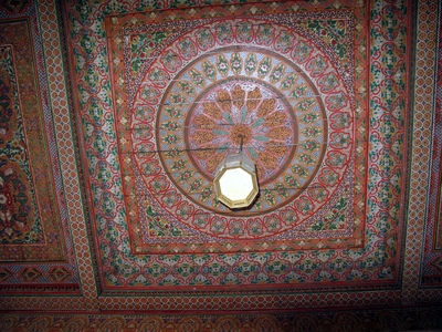 9377N Marakech Maroc near the square Jemaa El Fna ceiling decorating grave carved 2009
