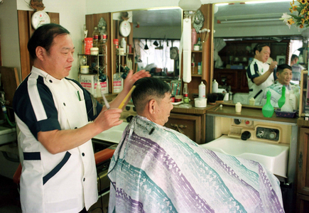 Hairdresser in Hokkaido 1999 (photo)