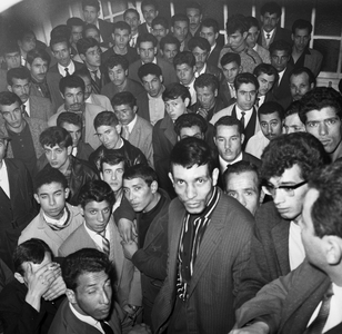 Algerians sign up for the Armee Nationale Populaire, Paris, 1963 (photo)
