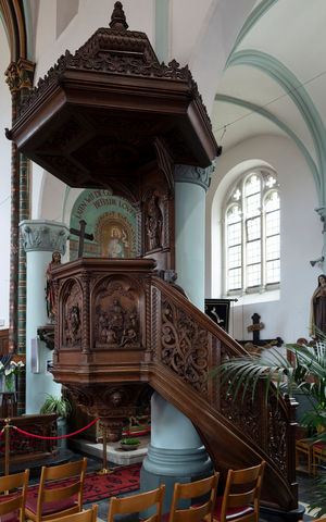 Parish church (Munte, Parochiekerk Sint-Bonifatius). Pulpit (photo)