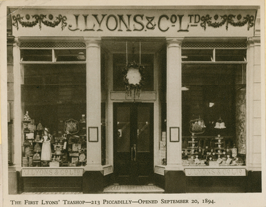 The first Lyons' Teashop (photo)