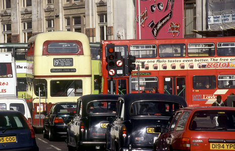 London traffic, 1996 (photo)