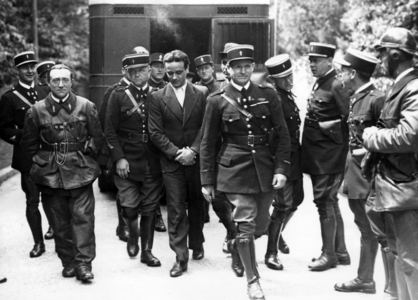 Eugen Weidmann during a crime scene inspection, 1938 (photo)