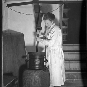 A female pharmacist mixing and producing a medicine, Germany 1930s (b/w photo)