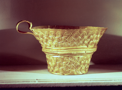 Cup found in a tholos tomb at Peristeria, Mycenaean, 16th-15th century BC (gold)