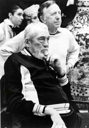Portrait of John Huston (1906-1987) and Ray Stark (1914-2004) on the shooting of “” Annie”” 1981 (b/w photo)