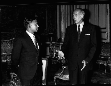 Aug. 09, 1980 - Received at Elysees Palace by French President Giscard D'Estaing