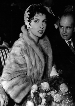 Jan. 01, 1954 - Lovely Italian Film Star At Premiere
