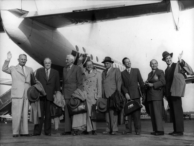 May 15, 1954 - Several German experts flew out of Frankfurt airport today to head to the US to study US air defenses. They will work together with representatives of the Civil Defense Administration in Washington for several weeks, and they will learn about the most modern air defense tactics. Pictured from left to right: Min. Dir. Botho Bauch. Dr. Heinz D? lmann. Min. Dir. Helmut D? Scher. O. Reg. Rat Ludwig Leutz. Prof. Wolfgang Riezler. Prof. Otto Haxel. Karl Anton Rasp. And interpreter Weber