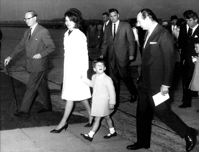Jacqueline (Jackie) Kennedy and her son John F. Kennedy Jr, London, 1965 (b/w photo)