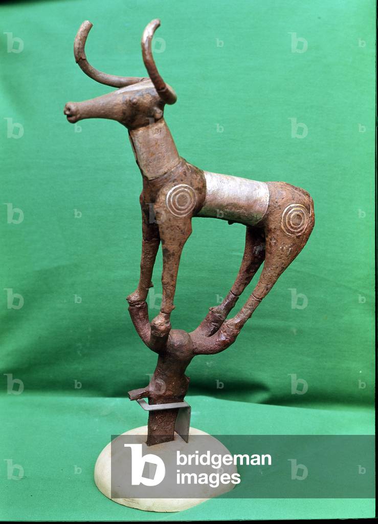 Statuette of a deer (bronze)