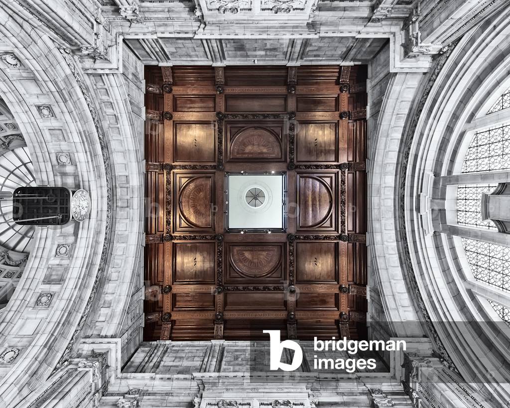 Entrance ceiling in V&A, 2020 (digital photograph)