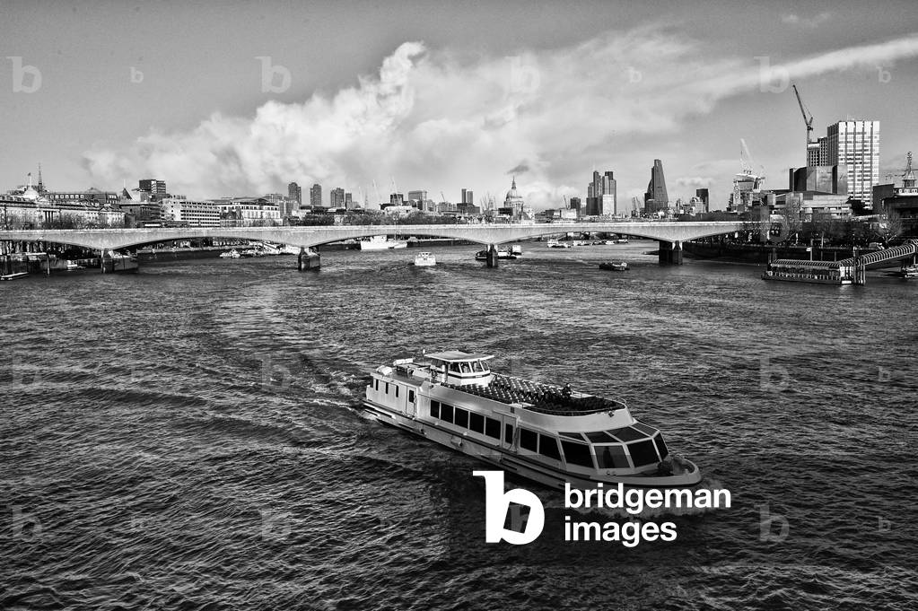 River boat on the Thames, 2020 (digital photograph)