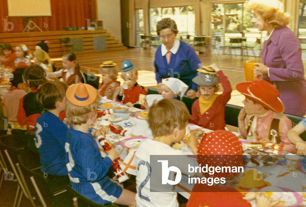 Child's birthday party, England, 1972 (photo)