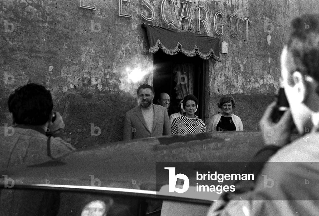 1968 About, Rome, Actress Liz Taylor And Husband Richard Burton Leave the L'Escargot Restaurant (b/w photo)