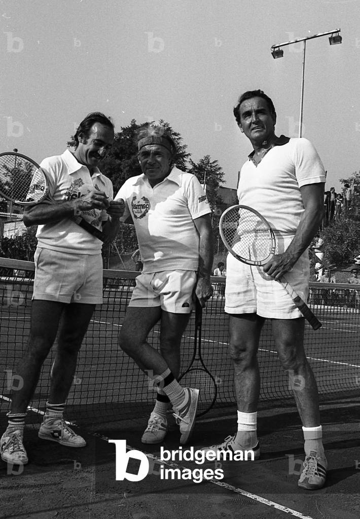 1978 Rome, Tennis Tournament For Sportsmen And Actors Organized By Parmalat. Clay Regazzoni Swiss Racing Driver, Actors Ugo Tognazzi And Vittorio Gassman (b/w photo)