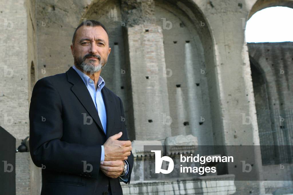 15/06/2006 Basilique de massenzio, portrait de ecrivain Arturo Perez Reverte. Photo Antonelli ©AGF/Leemage