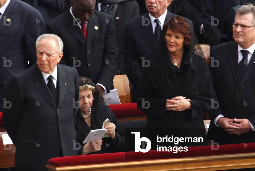 Funerailles du Pape Jean Paul II a Vatican : le president italien CARLO AZEGLIO CIAMPI et sa femme FRANCA, le president polonais ALEKSANDER KWASNIEWSKI et sa femme. Rome, le 08/04/05.