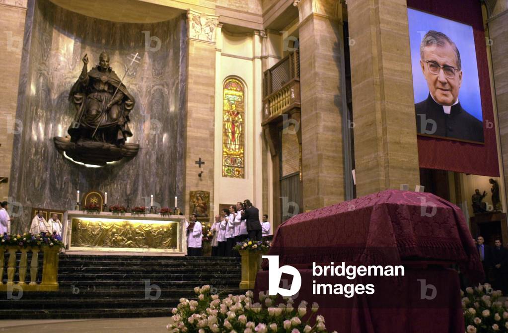 03/10/2002: Beatification ceremony of José Maria Escriva de Balaguer. The remains of José Maria Escriva de Balaguer (1902 - 1975), founder of Opus Dei in 1928, are on display in Saint Eugene (sant'Eugenio). Rome.