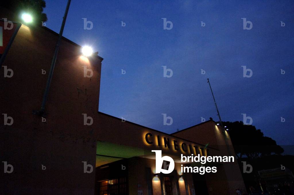 Vue de l'entree des studios de Cinecitta. Rome