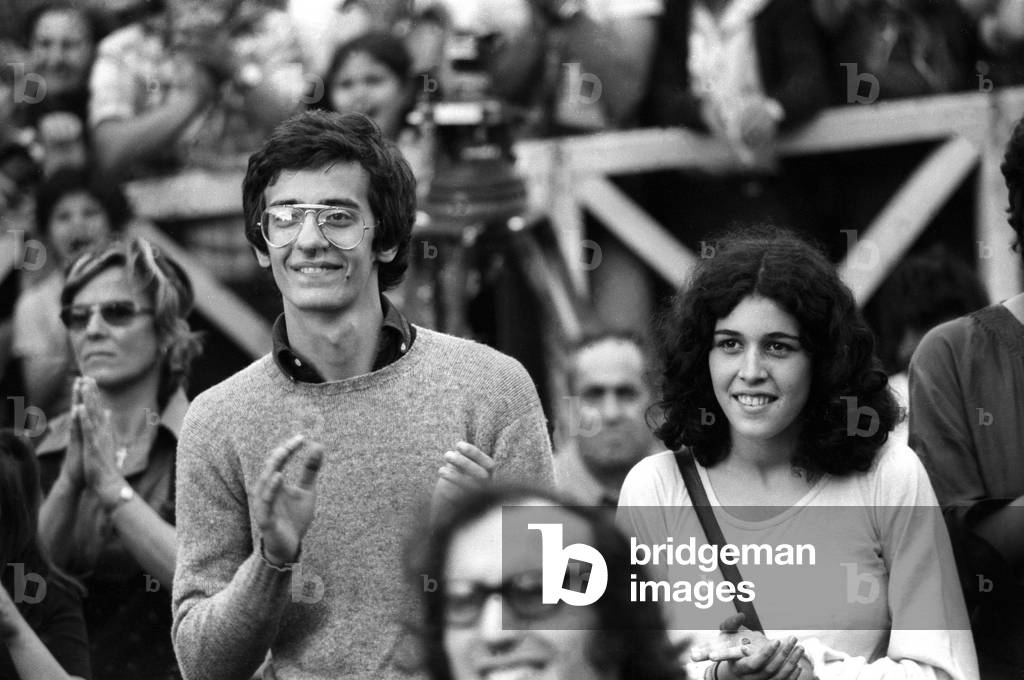 17/06/1975 Rome, San Giovanni Square, Walter Veltroni And Flavia Prisco (b/w photo)