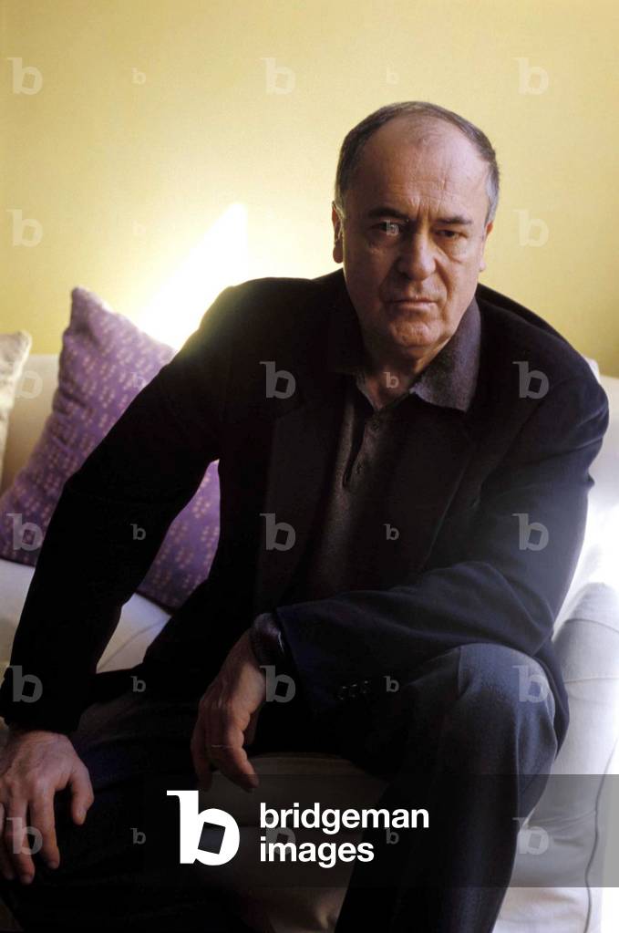 01/2001: portrait du realisateur Bernardo Bertolucci chez lui. Photo Fua