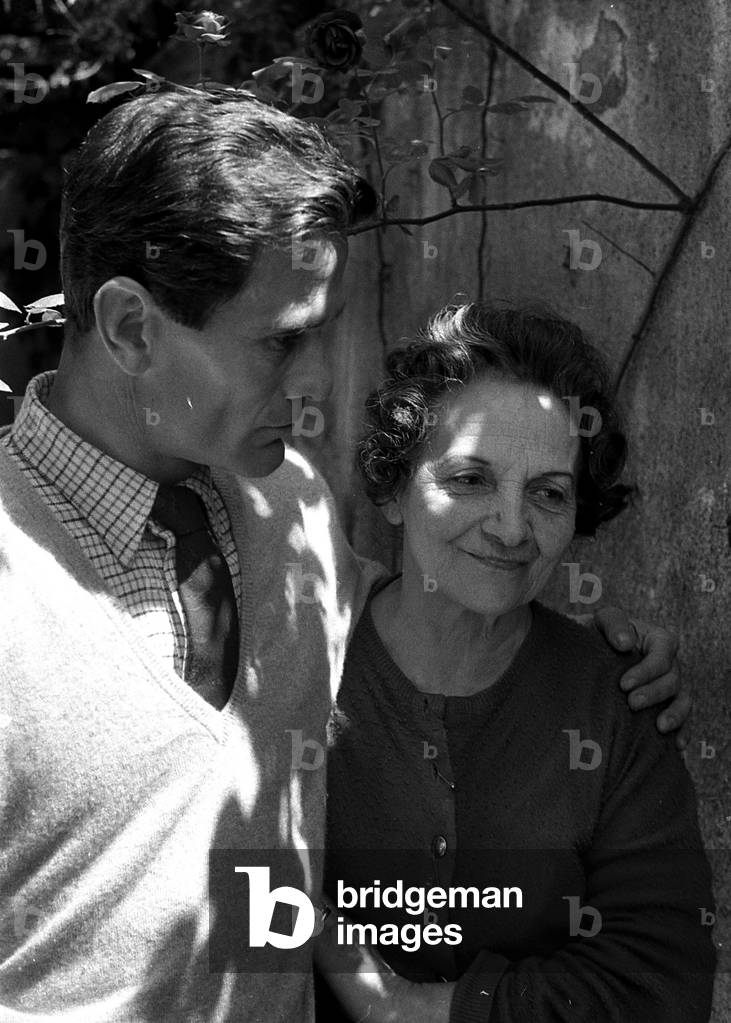 23/05/1962 Rome, Pier Paolo Pasolini in his Home in Monteverde District with his Mother Susanna Colussi (b/w photo)