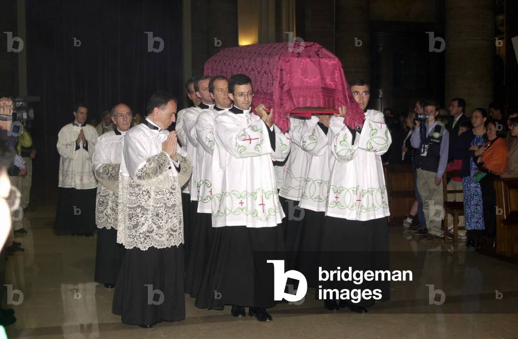 03/10/2002: Beatification ceremony of José Maria Escriva de Balaguer. The remains of José Maria Escriva de Balaguer (1902 - 1975), founder of Opus Dei in 1928, are on display in Saint Eugene (sant'Eugenio). Rome.