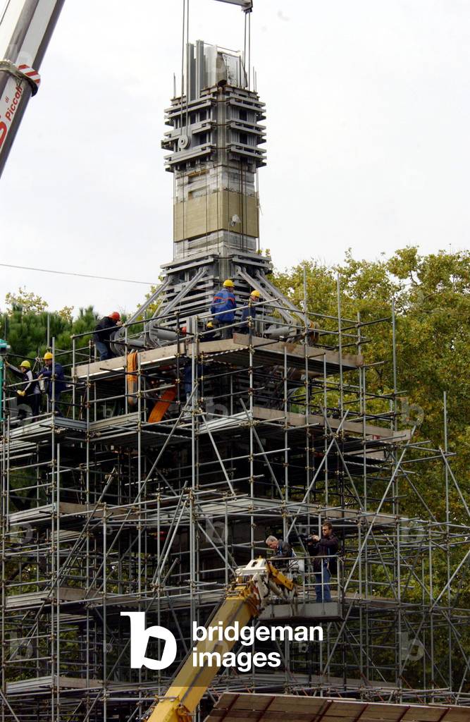 07/11/2003. L'obélisque d'Axoum (Aksoum) est démonté pour être transporté en Ethiopie. Photo Frassinetti