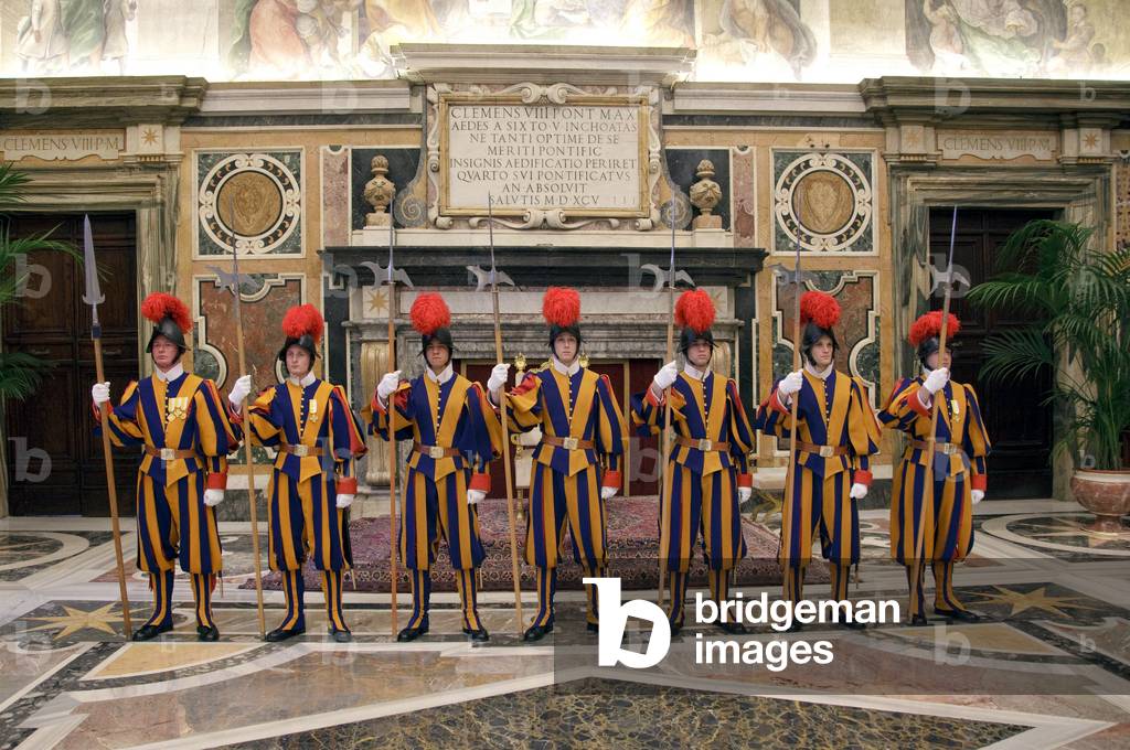 06/05/2010 Vatican, group of pontifical Swiss guards in the Clementine Hall (Clementina). Rome, Italy