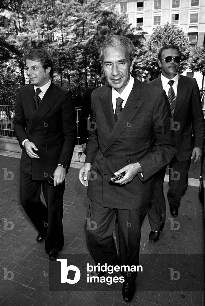 1970 Rome, Foreign Minister Aldo Moro Enters the Palazzo Della Civiltà Del Lavoro to Participate in the Ceremony of the Knights of Labor, Pictured with his Bodyguards (b/w photo)