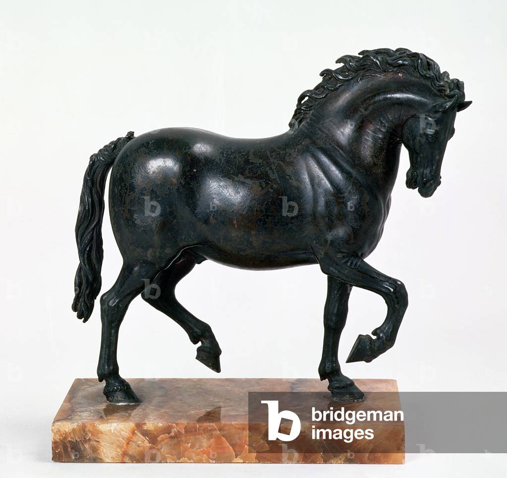 Cheval de marche (bronze)