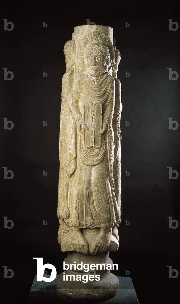 Colonna raffigurante un gruppo di quattro, particolare di apostolo, XII secolo (pietra)