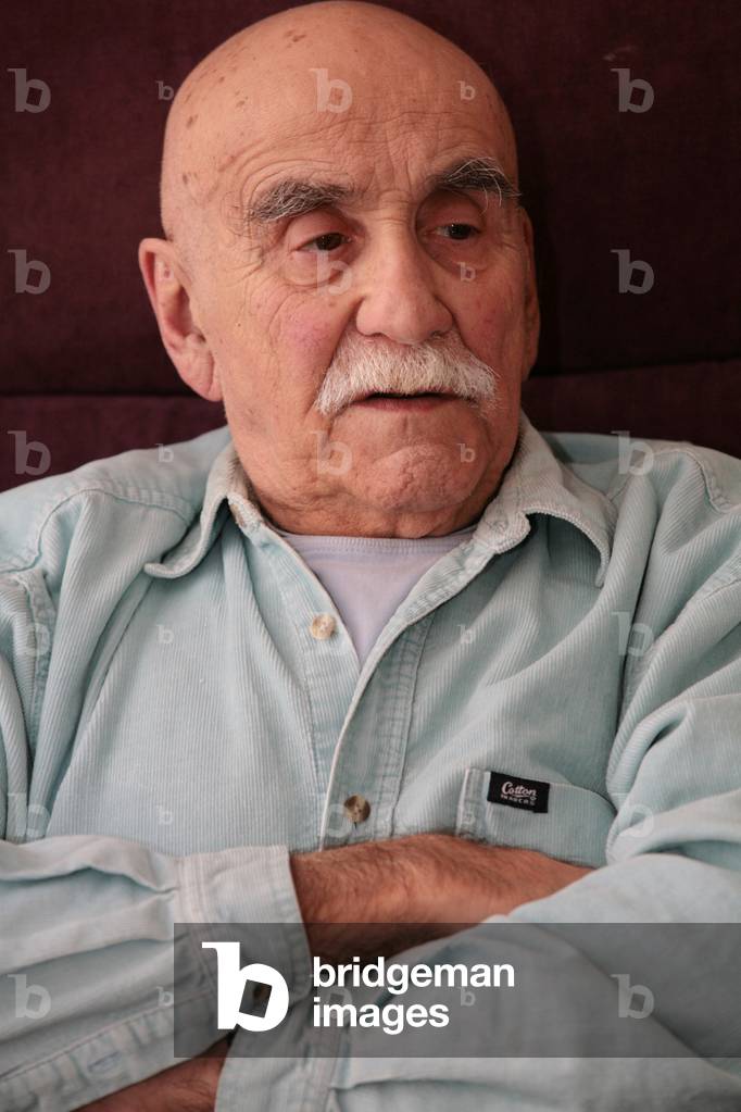 Warren Mitchell