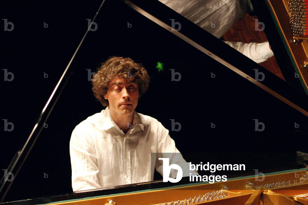 Paul Lewis plays piano