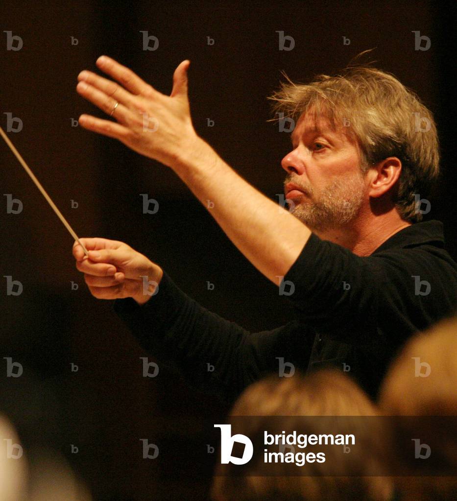 Jukka-Pekka Saraste conducting BBC Symphony Orchestra, Barbican Hall, London, 12 June 2004. Finnish conductor, born 22 April 1956. Part of KAIKU Finnish season.