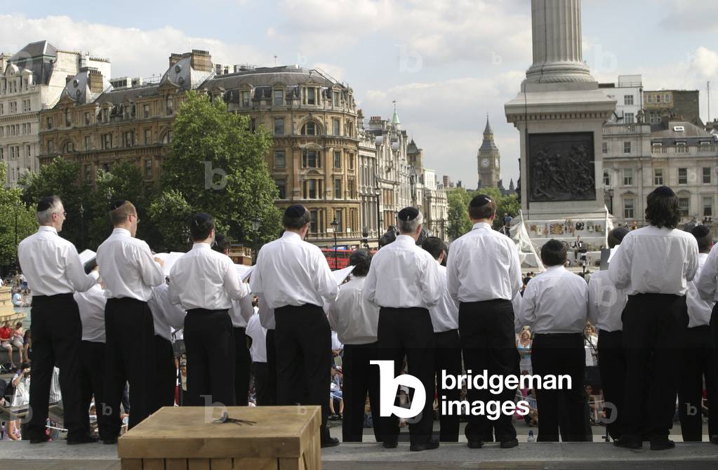 London Jewish Male Choir singing as part of Trafalgar Square Festival, London, UK, 2006