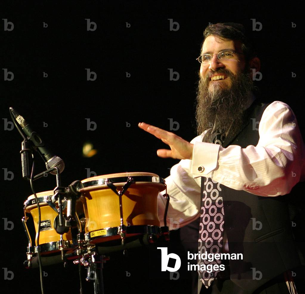 Avraham Fried playing bongo