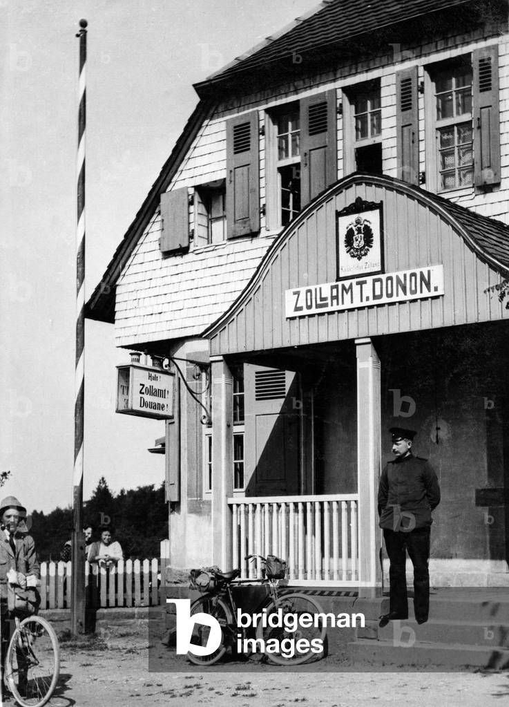 Official photograph taken on the British Western Front, 1917-1918 (b/w photo)
