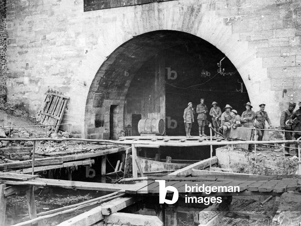Official photograph taken on the British Western Front, 1917-1918 (b/w photo)