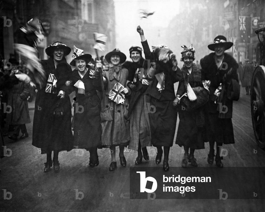 Official photograph taken on the British Western Front, 1918 (b/w photo)
