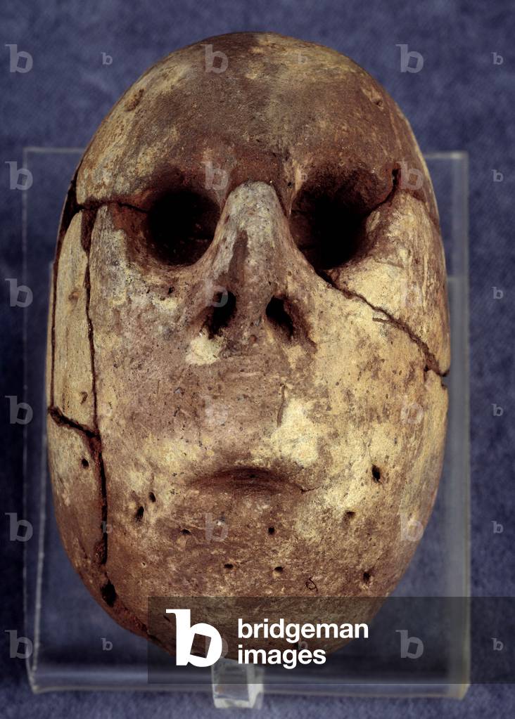 Egyptian antiquite: head of a man or deity in terracotta, probably used during ceremonies of worship. Predynastic period. Cairo, Museum of Egypt