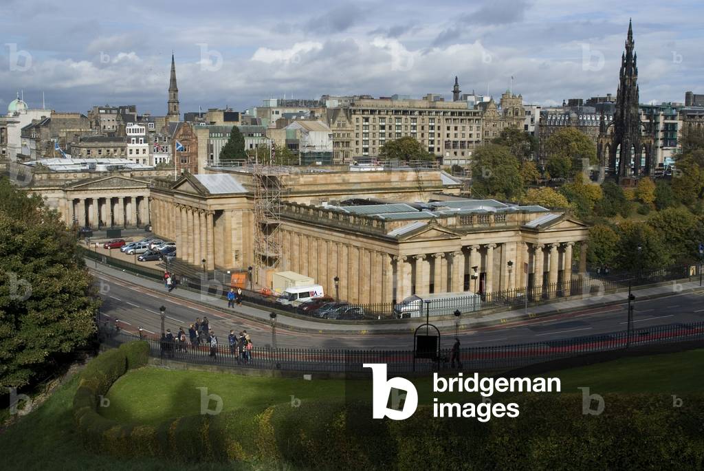 The National Gallery of Scotland seen from the Royal Mile, Edinburgh, Scotland (photo)