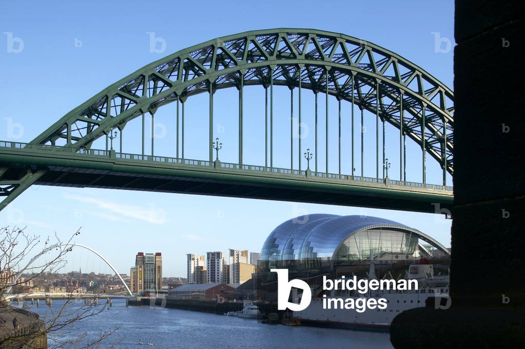The Sage Gateshead, framed by the Tyne Bridge, Gateshead, Tyne and Wear, England, UK (photo)
