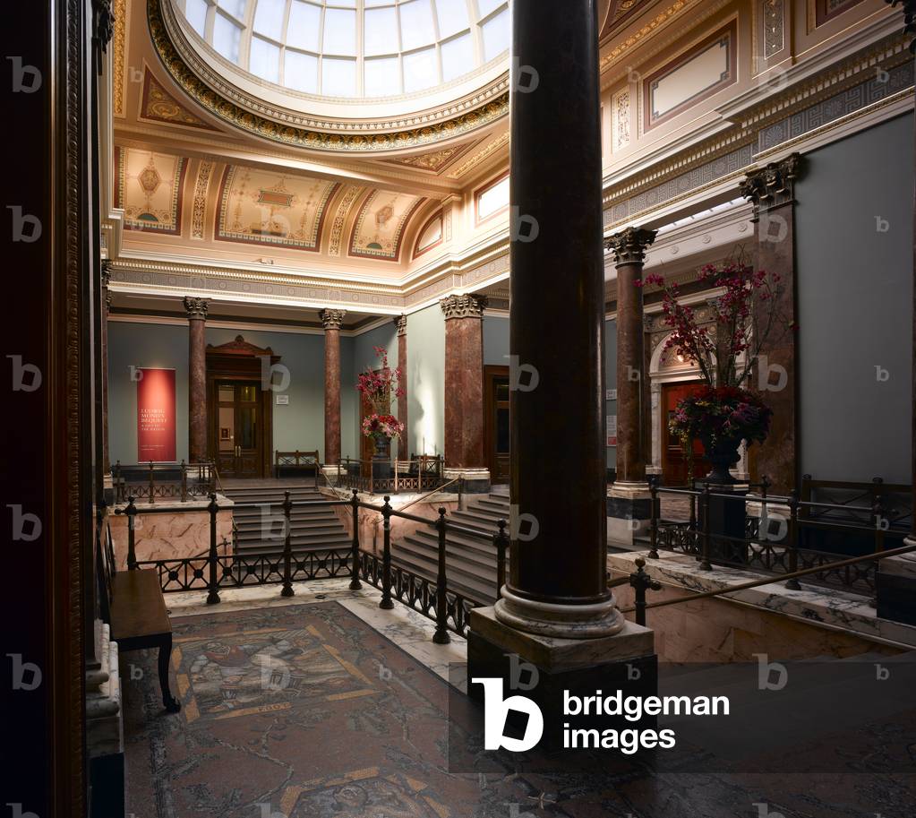 Interior of The National Gallery, London, UK (photo)