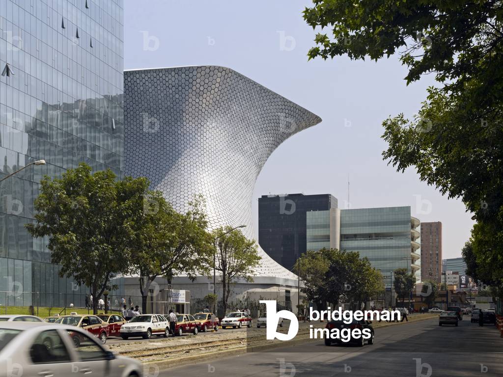 Street view of Museo Soumaya (Soumaya Museum), Nuevo Polanco, Mexico City, Mexico (photo)
