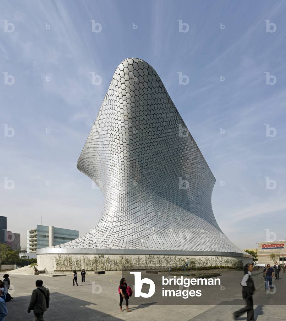 Shiny metal facade of Museo Soumaya (Soumaya Museum), Nuevo Polanco, Mexico City, Mexico (photo)