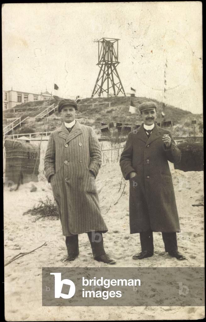 Photo Wangerooge Lower Saxony, Two men on the beach