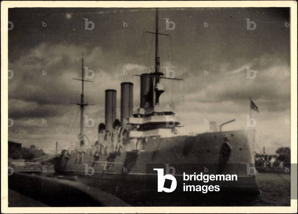 Photo Russian warship Aurora in the port
