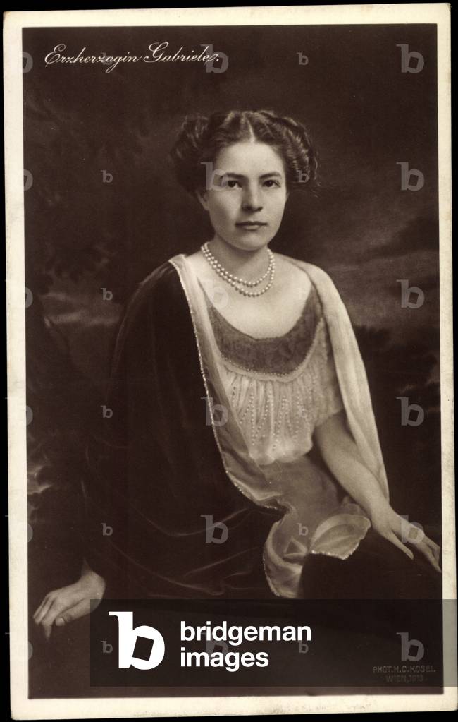 Ak Archduchess Gabriele of Austria, Portrait, Fan, BKWI 888 197 (b/w photo)